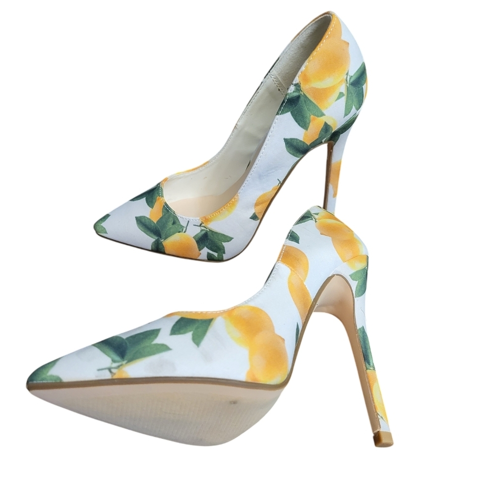 Shoe Dazzle Elizabeth White and Yellow Lemon Print Heels Size 5.5